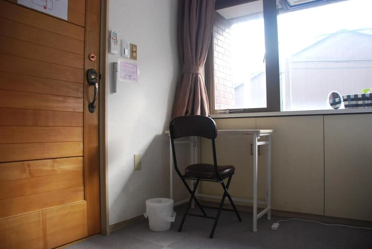 Tiny Guesthouse Umekoji 梅小路 Kyoto 2*,